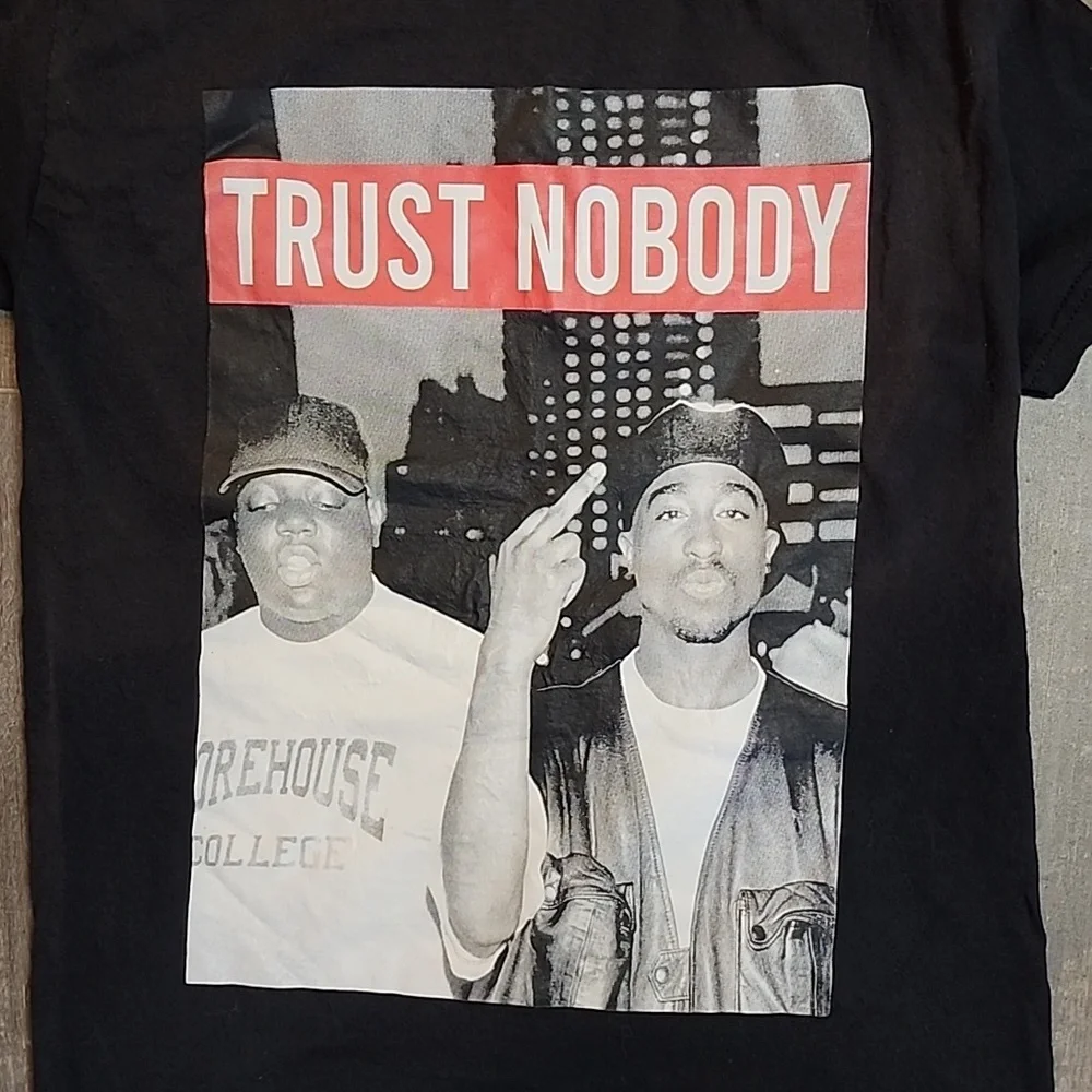 Gildan brand TSHIRT Biggie/ Tupac - Picture 2 of 4